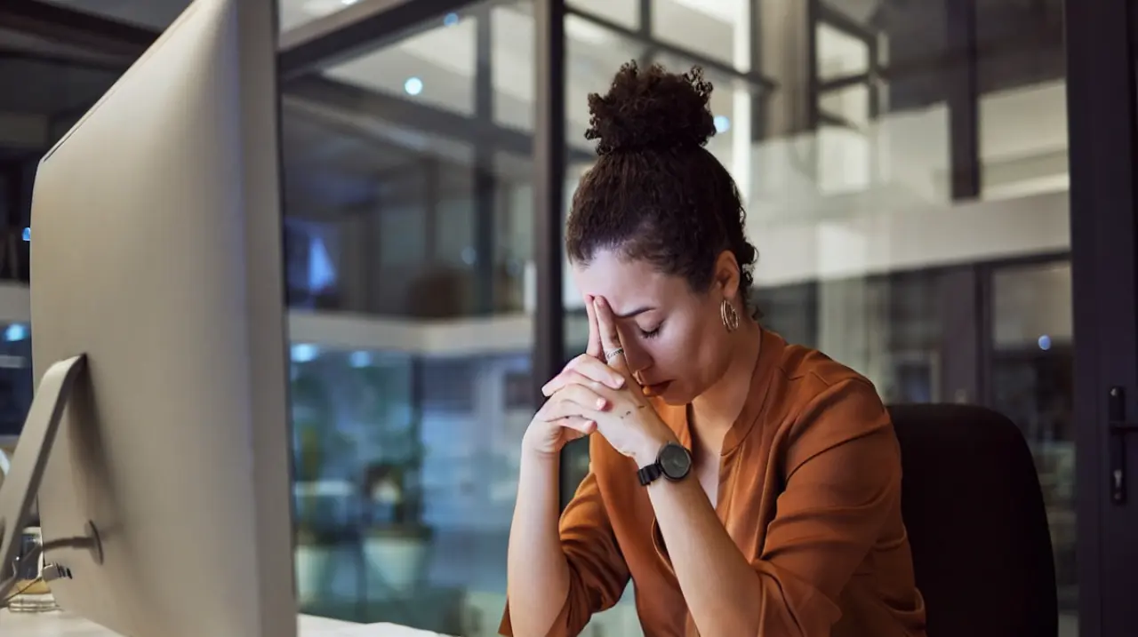 Casi 436.000 asalariados en España hacen horas extra sin cobrar y entregan al año más de siete semanas de trabajo
