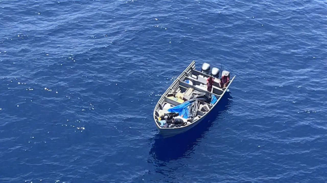 Marina decomisa más de 4 toneladas de presunta cocaína y detiene a 16 personas en el Pacífico