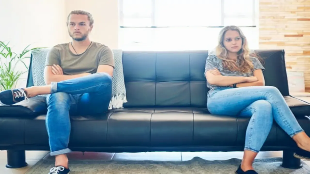 Cinco señales que pueden mostrar que un hombre se está alejando de su relación