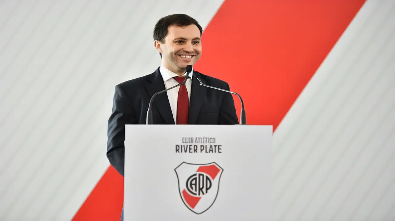Di Carlo expone la crisis de River y el club atraviesa una jornada clave