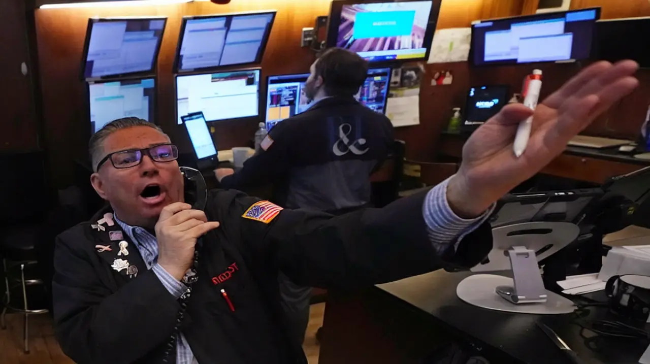 Wall Street retrocede a la espera del dato de inflación en Estados Unidos