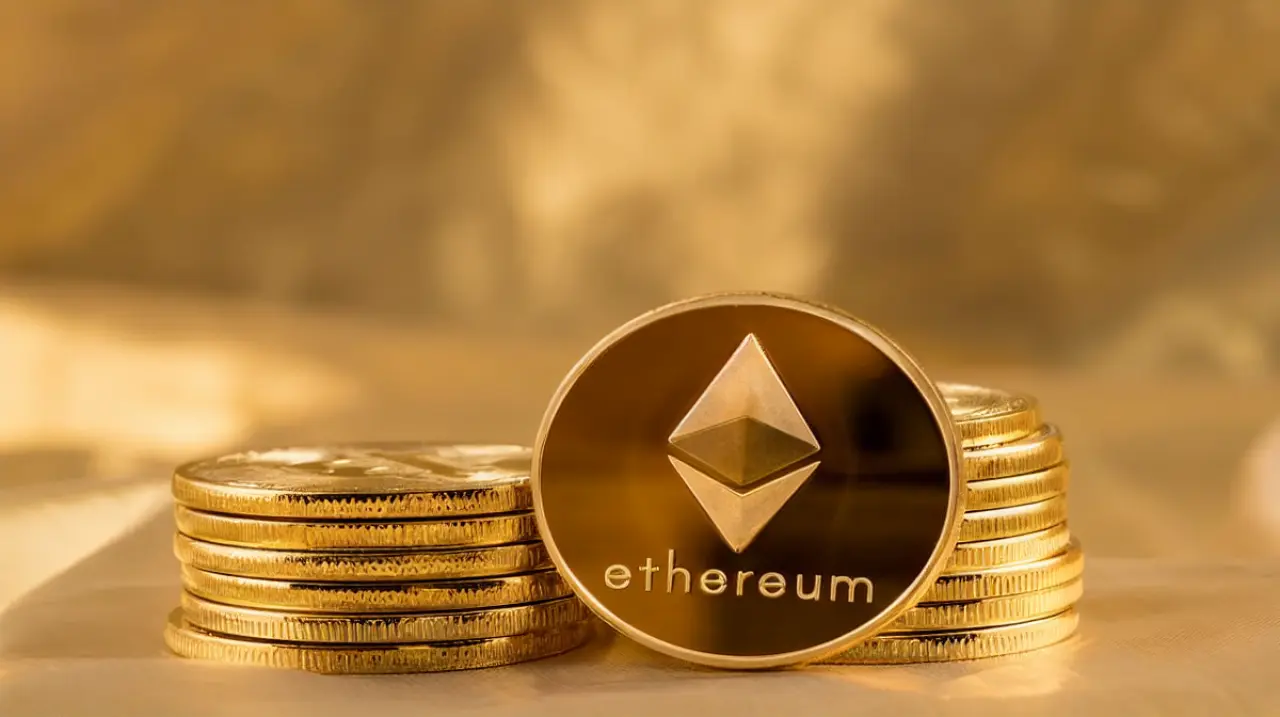 Ethereum cotiza a US$1.888,28 y mantiene su peso en el mercado cripto
