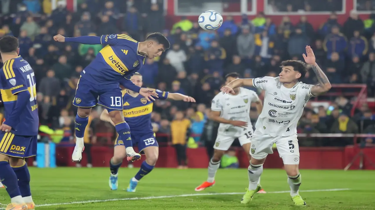 Boca reaccionó a tiempo, dio vuelta el partido y quedó a un paso de los cuartos