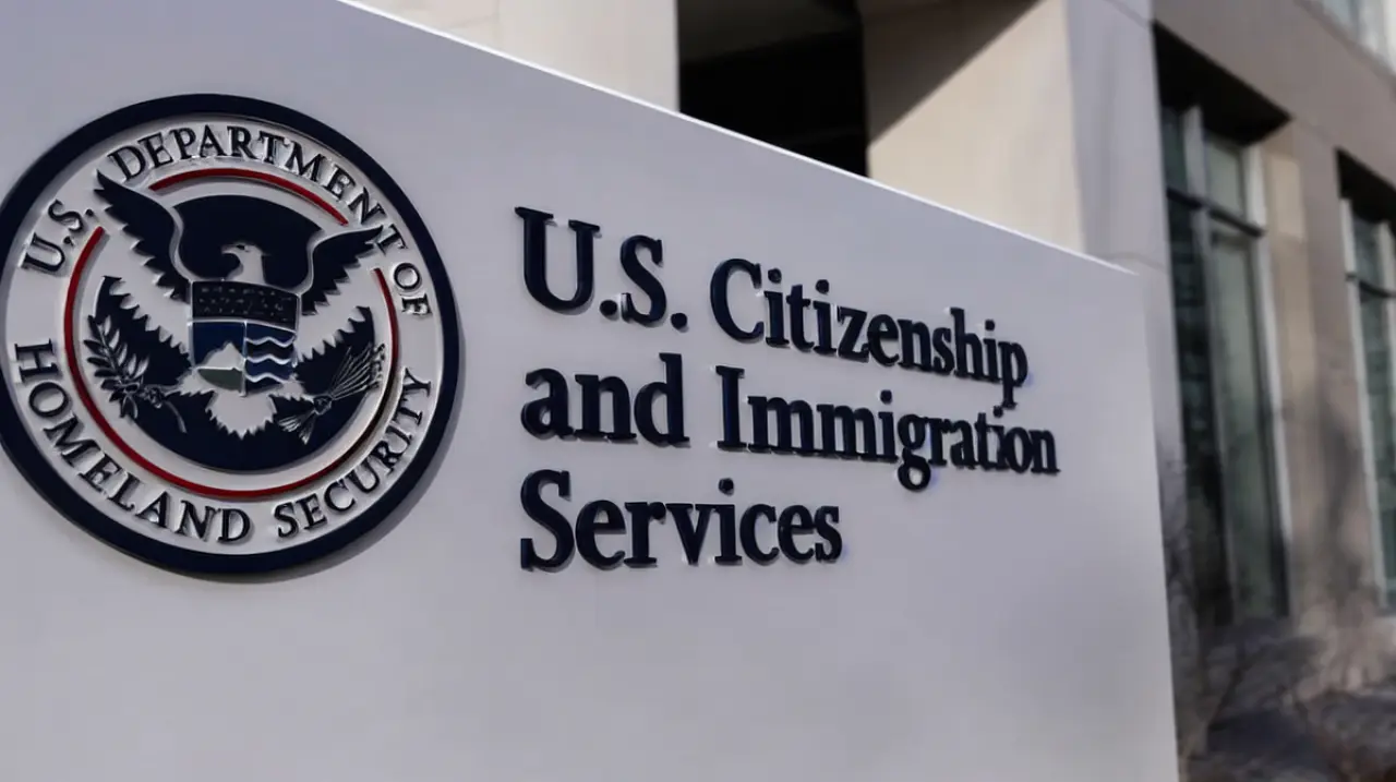 Acusan a un cubano de Miami de suplantar a un médico para impulsar trámites migratorios