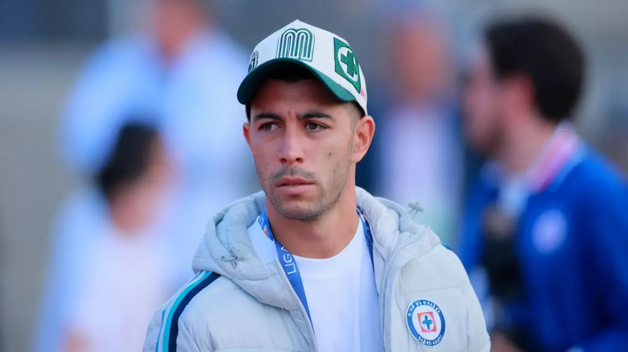 Cruz Azul y Mónaco negocian por Erik Lira mientras se define una plaza extracomunitaria
