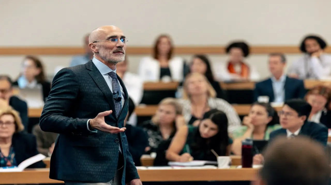 Arthur Brooks: la curiosidad como hábito clave para ser más feliz
