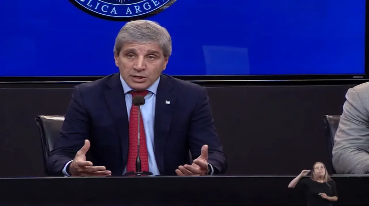 Caputo evalúa usar fondos del FGS para darle más plazo al crédito hipotecario