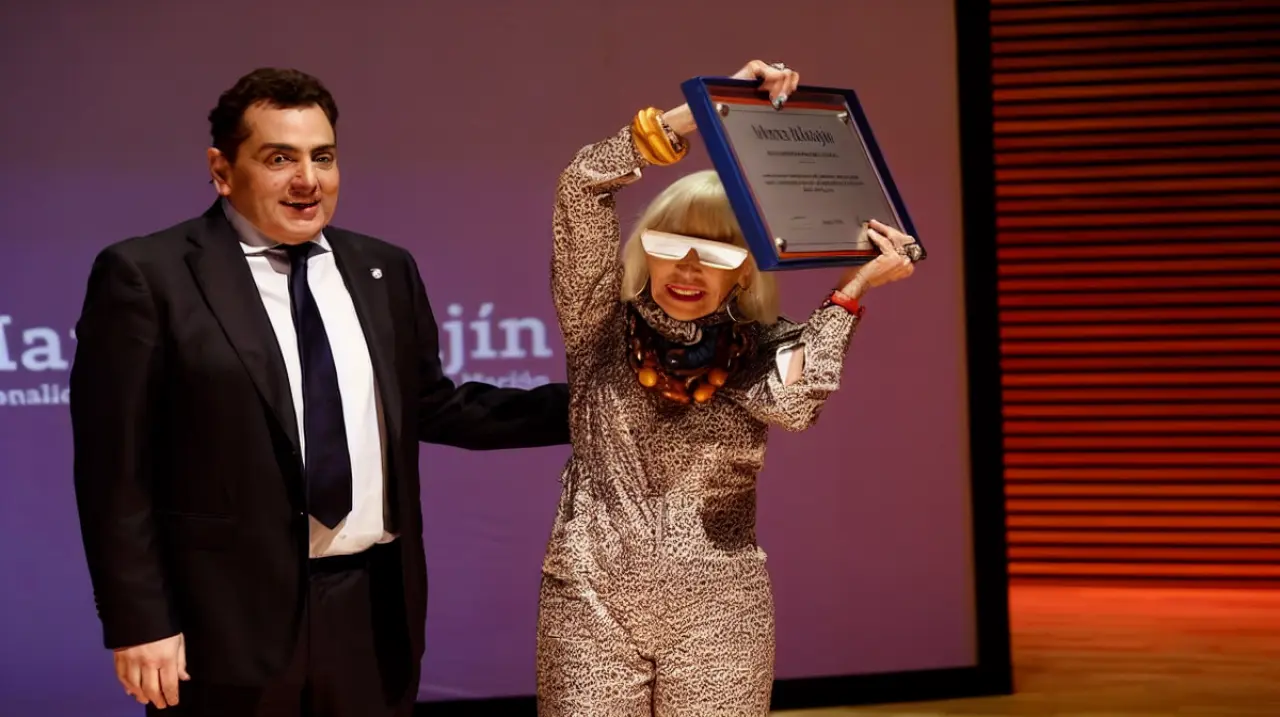 Marta Minujín fue distinguida en el Palacio Libertad en una jornada de premios para el arte argentino