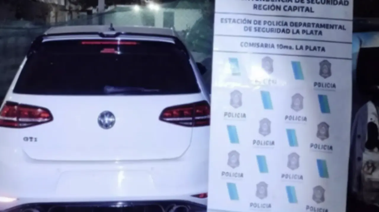 Demoraron a dos jóvenes por correr una picada en el centro de La Plata