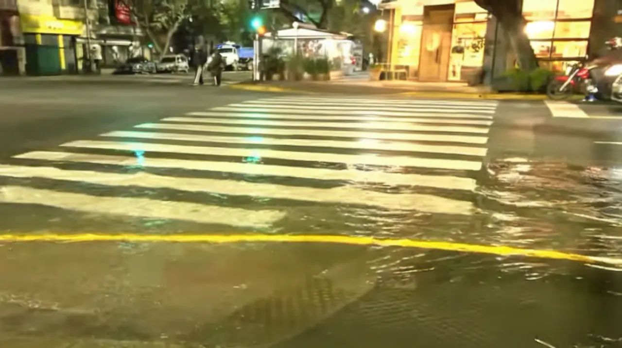 Caballito: calles anegadas y corte total por una obra de AySA
