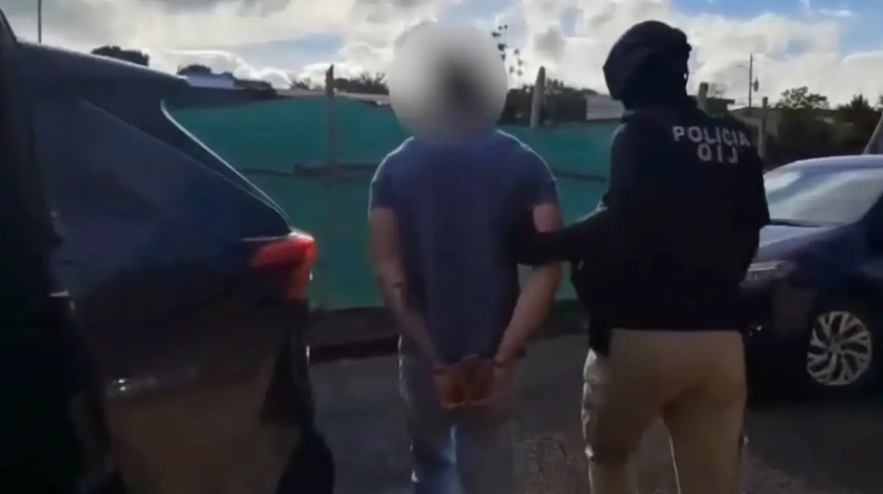 Detienen a un hombre investigado por amenazas contra Laura Fernández en redes sociales