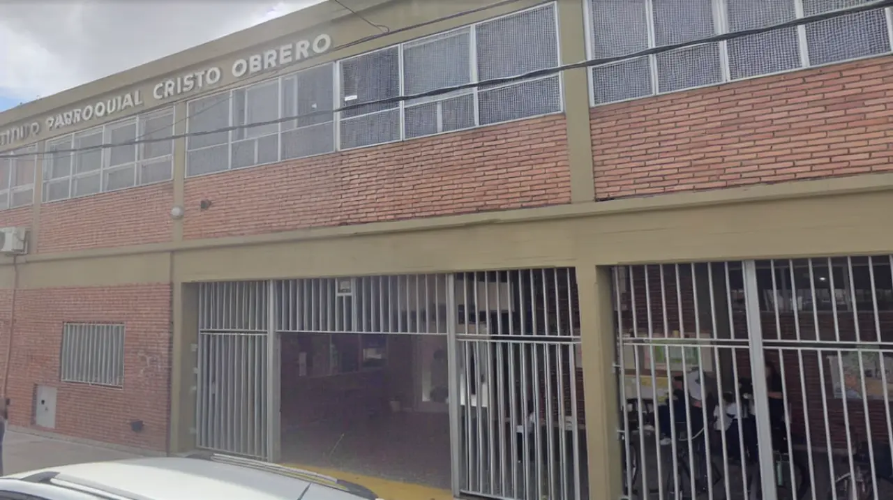 Hallan una bala y una amenaza en un colegio de Morón por los viajes de egresados