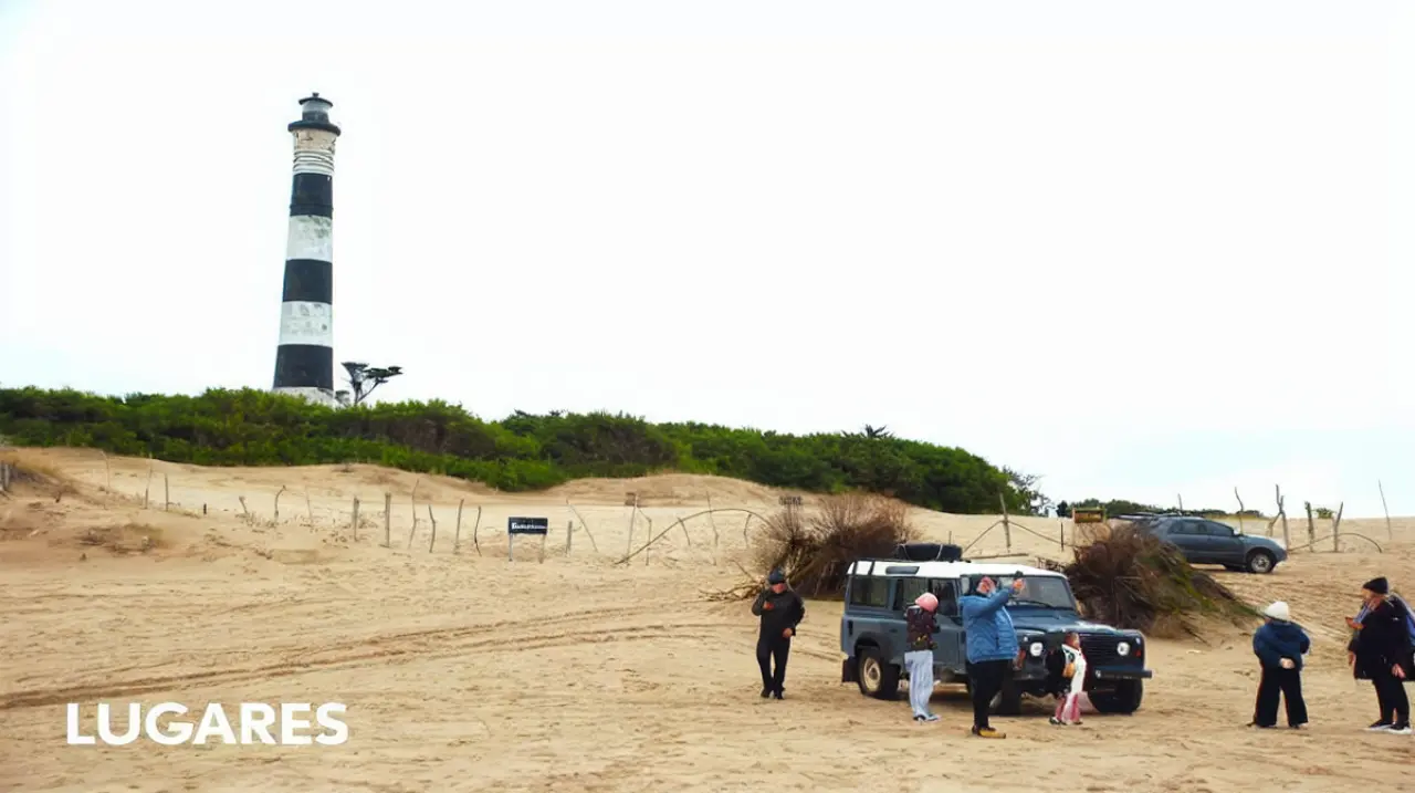 Faro Querandí: una travesía entre dunas protegidas, fauna frágil y una señal que guía el mar