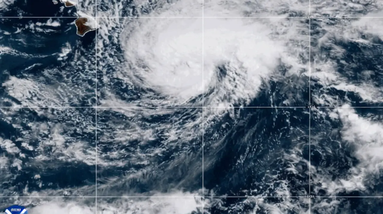 Lala amenaza a Hawái con lluvias extremas y posible fuerza de huracán