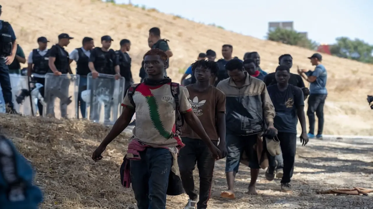 Marruecos frenó a más de cien migrantes en un nuevo intento de llegar a Ceuta