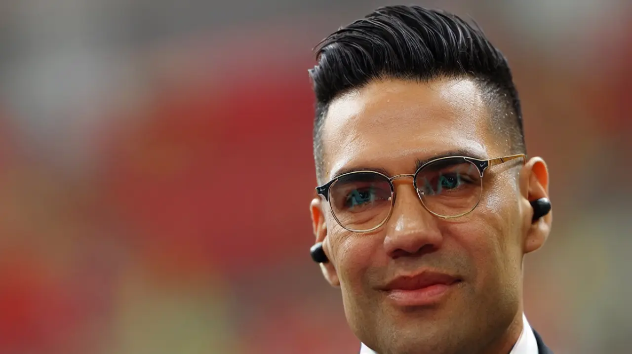 Falcao visita Panamá como residente y ve desde la tribuna el derbi de La Chorrera