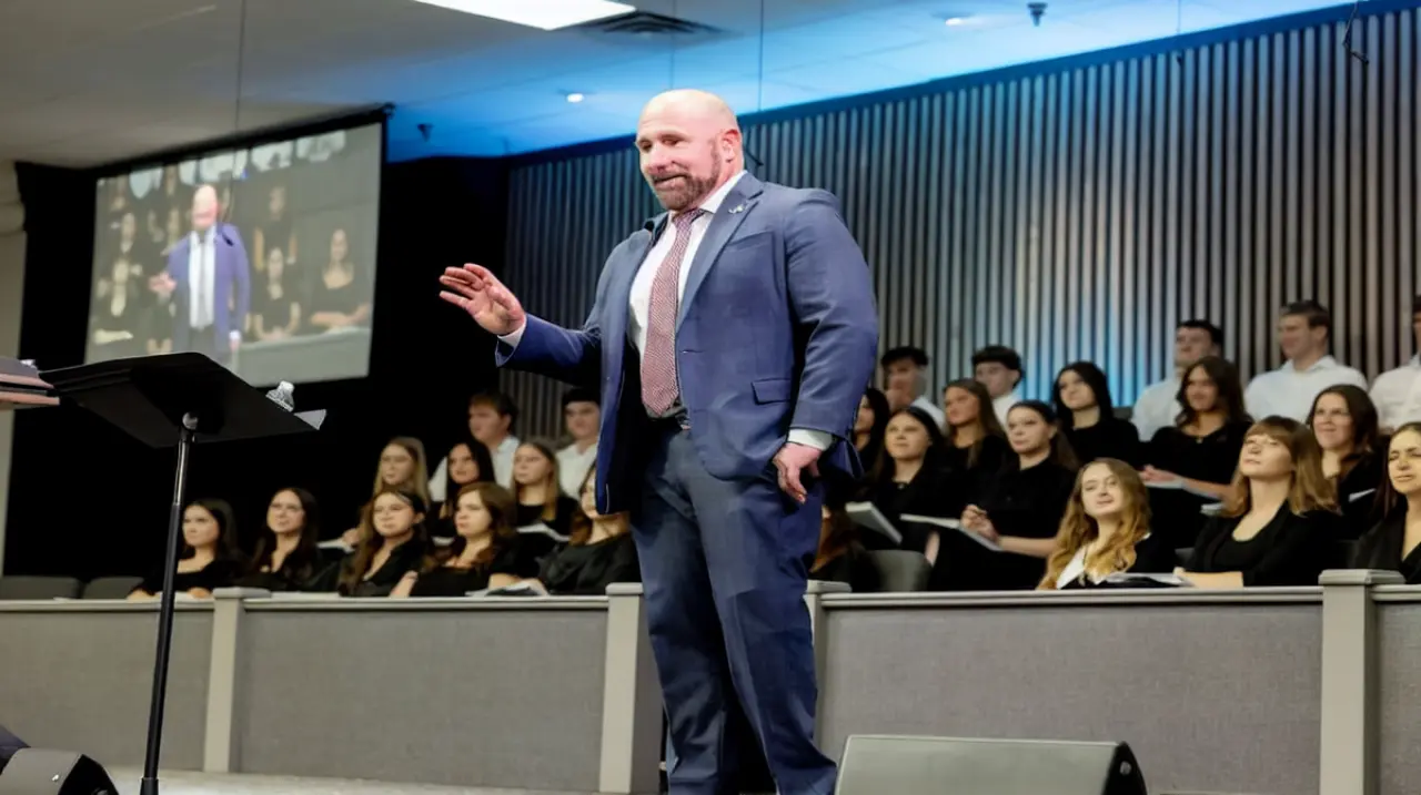 Jay Collins pone la asequibilidad en el centro de su campaña en Florida