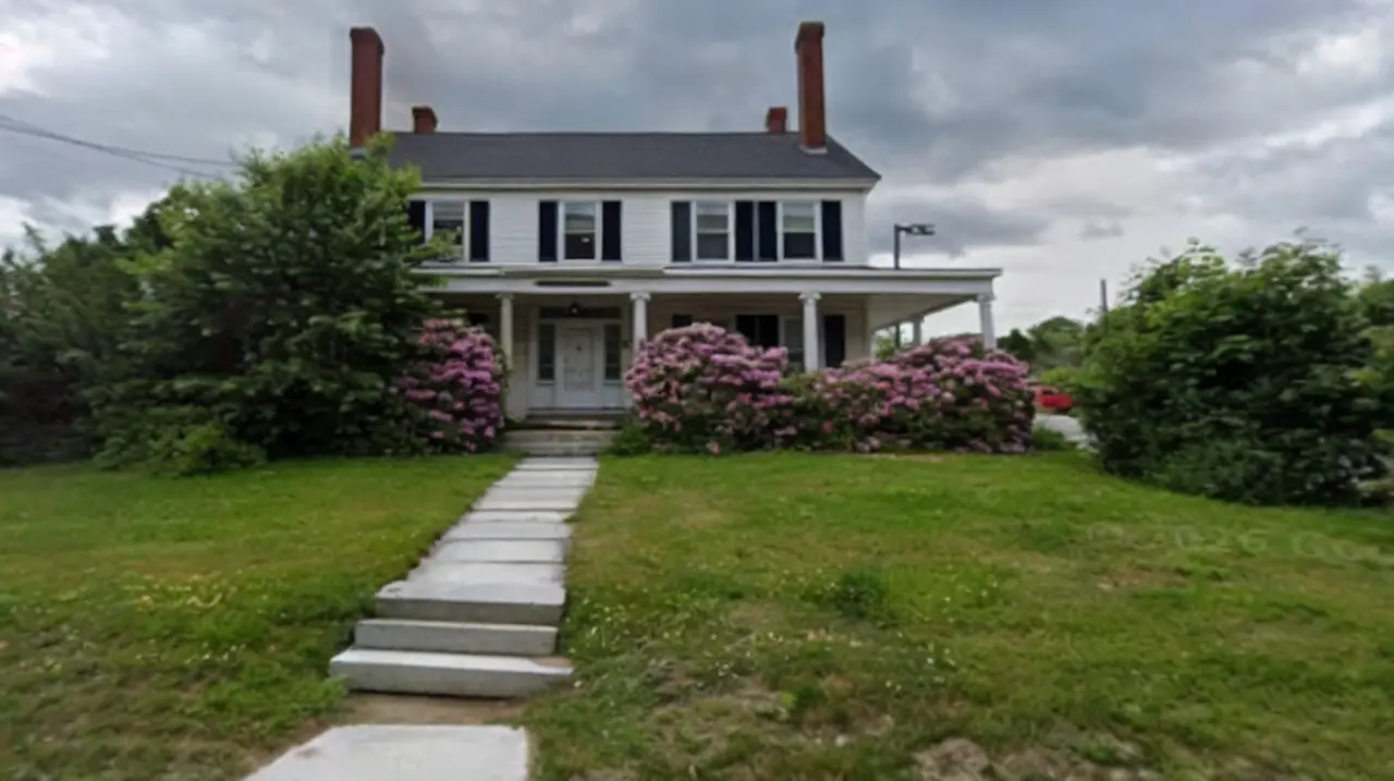 Una casa en Maine se ofrece por US$1, pero el comprador deberá mudarla antes de 2027