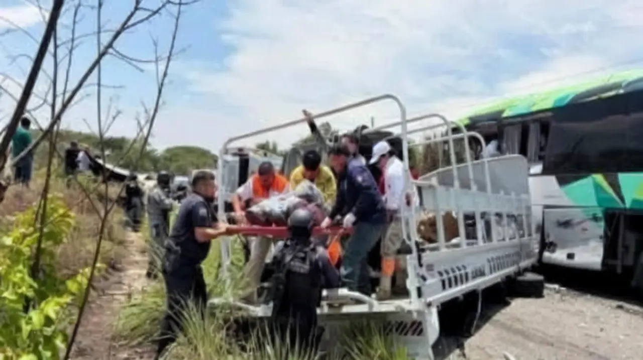 Choque en puente Las Flores deja un muerto y 15 heridos en Chiapas