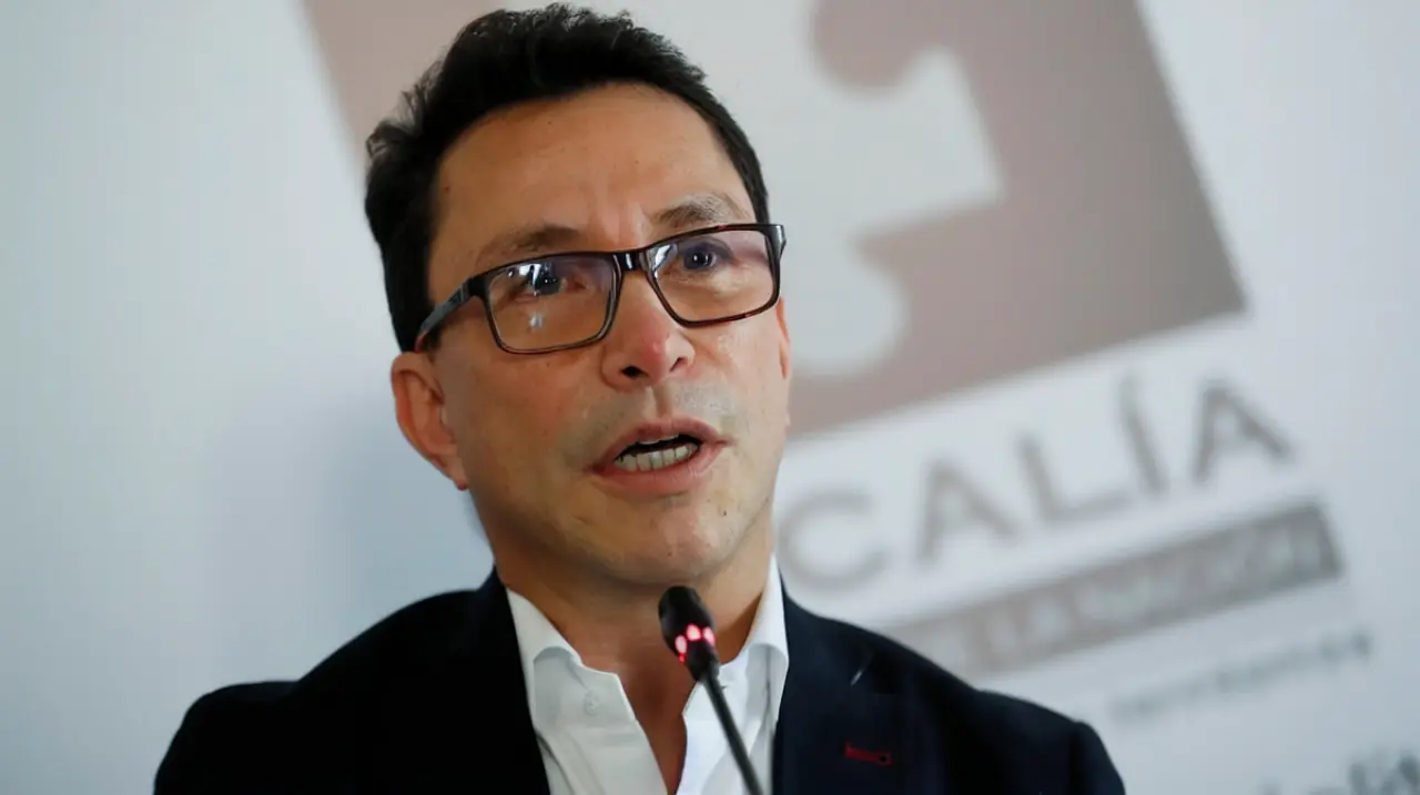 Fiscalía mantiene en indagación el caso contra Carlos Caicedo por presunto acoso sexual