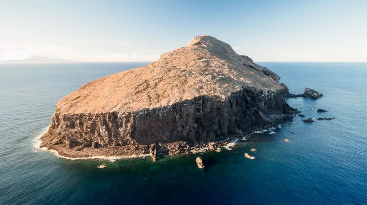 Redonda, la isla que se vació por una plaga y hoy intenta recuperar su fauna