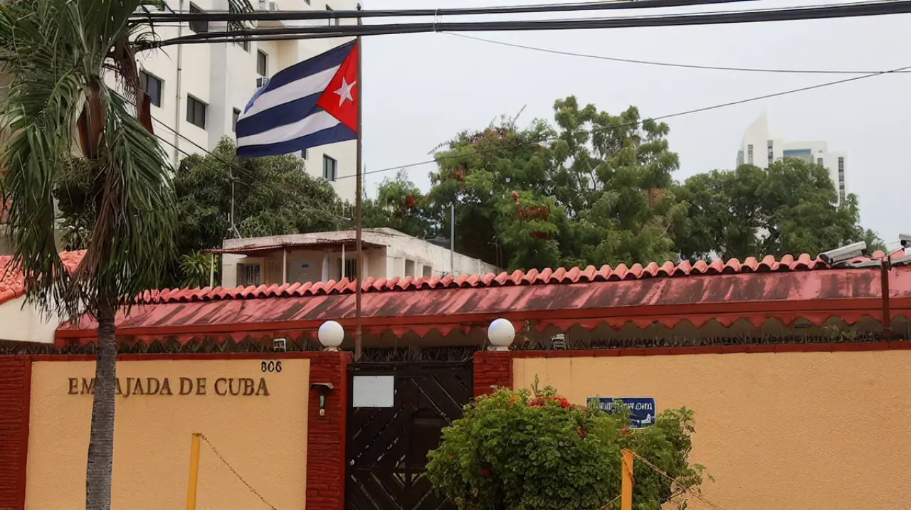 Movimientos en la embajada de Cuba en Santo Domingo en medio del plazo para salir del país