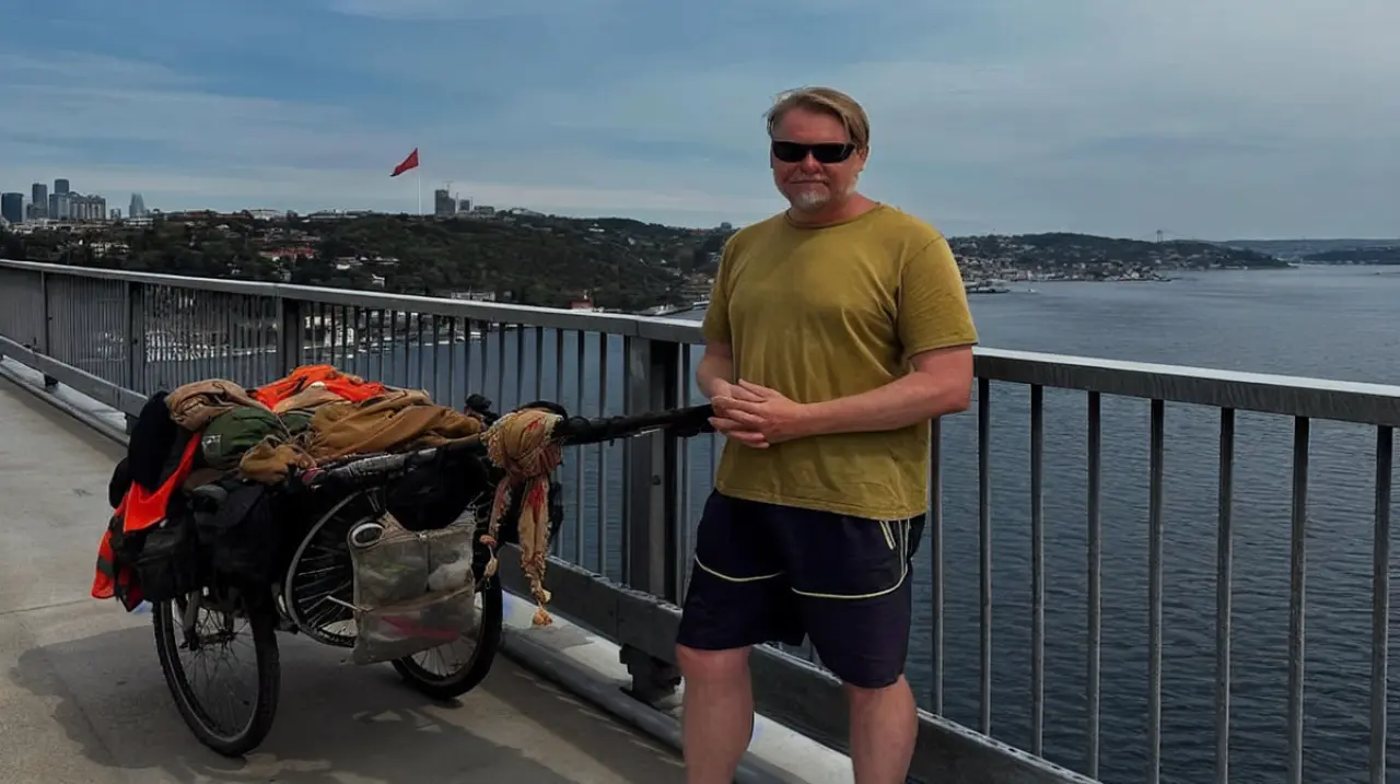 Karl Bushby, el británico que lleva casi 28 años caminando desde Chile hacia su hogar