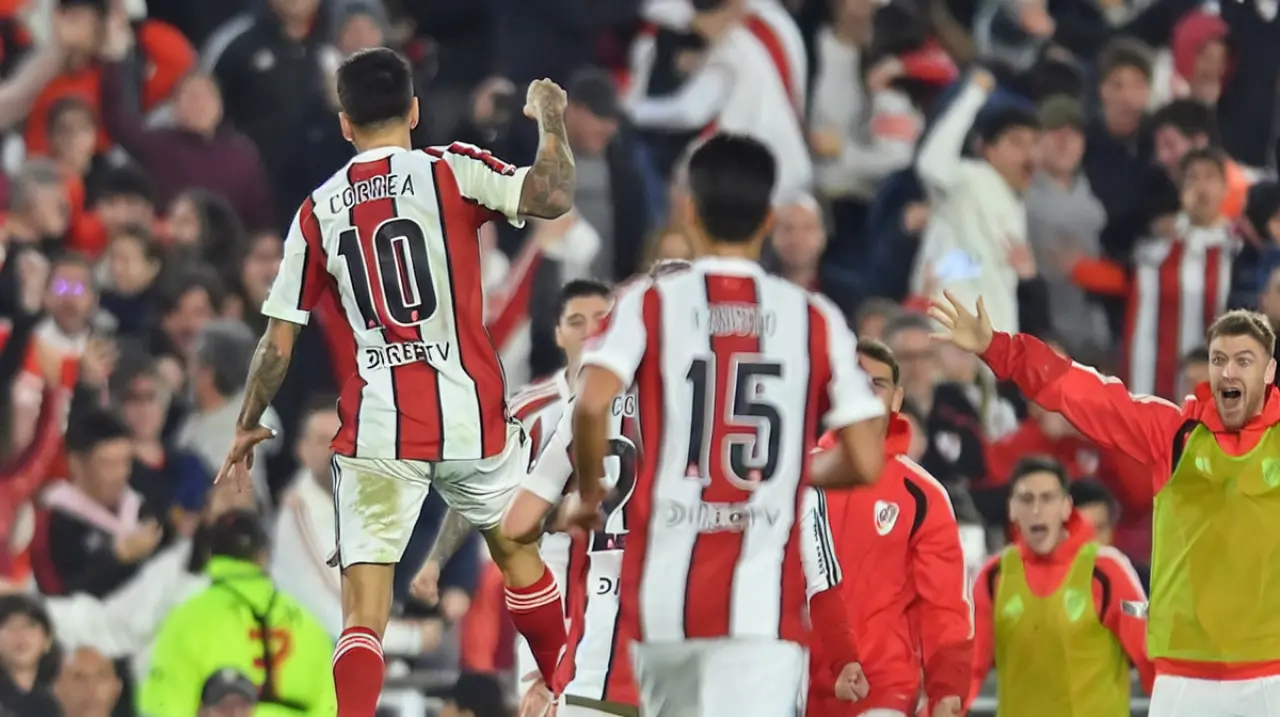 River venció a Argentinos con un penal de Correa revisado por VAR