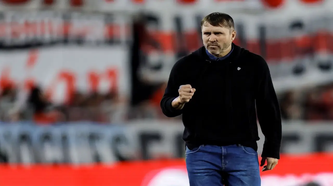 Coudet se desahogó tras el primer triunfo de River y dejó una frase inequívoca: "Tenemos un equipazo"