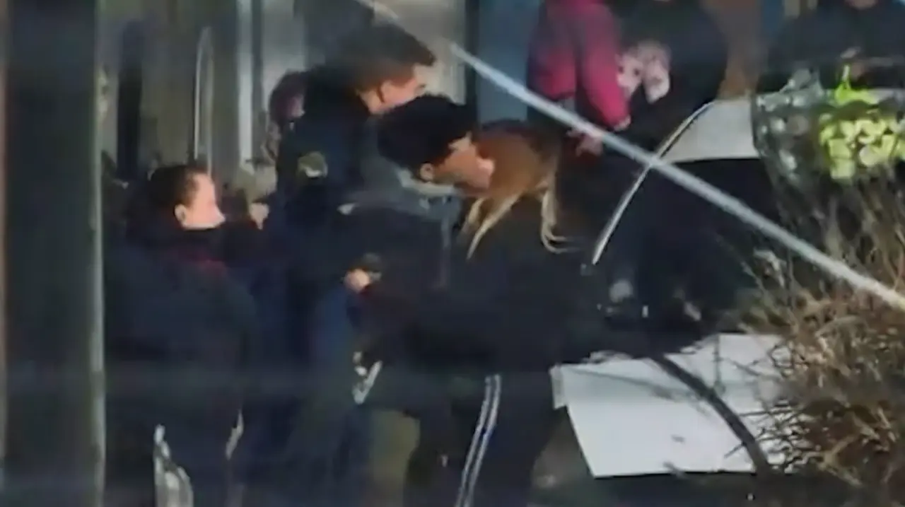 Vendía drogas en su casa, lo allanaron y su novia apareció para besarlo: el operativo que terminó bautizado como “Romeo y Julieta”