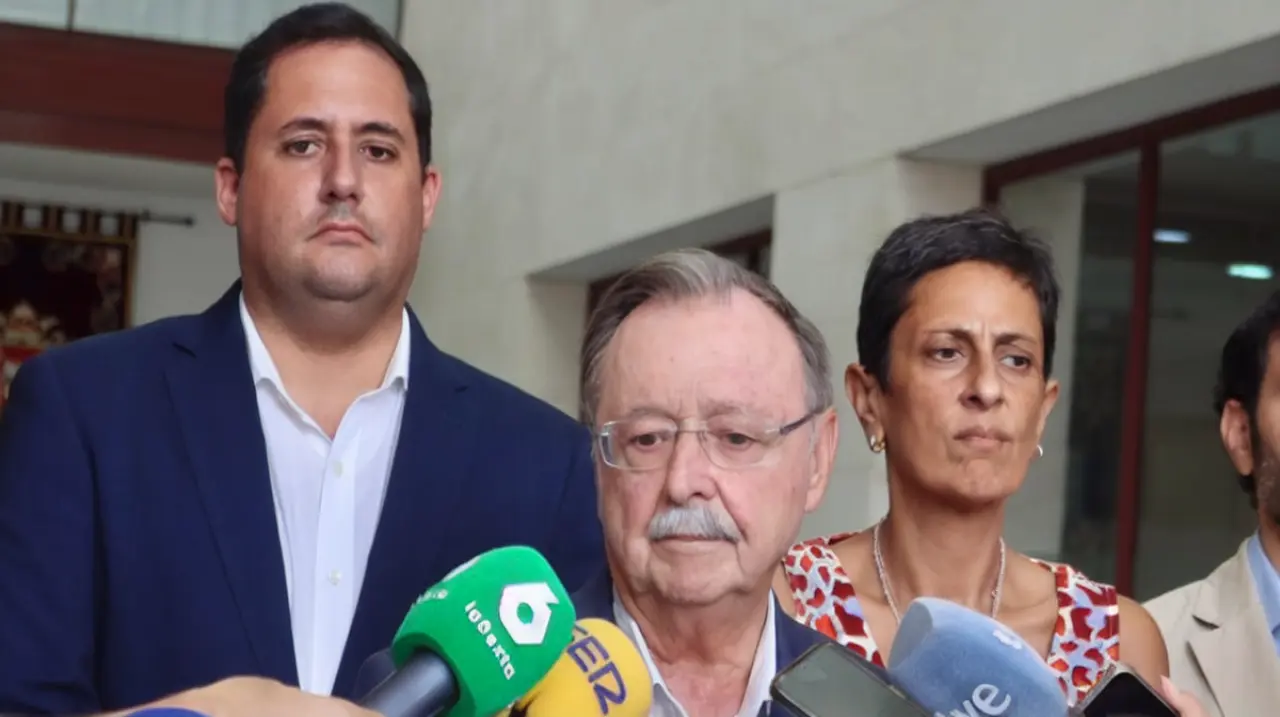 Vivas acusa al Gobierno de actuar con tibieza ante la crisis de Ceuta y teme un daño calculado a la ciudad