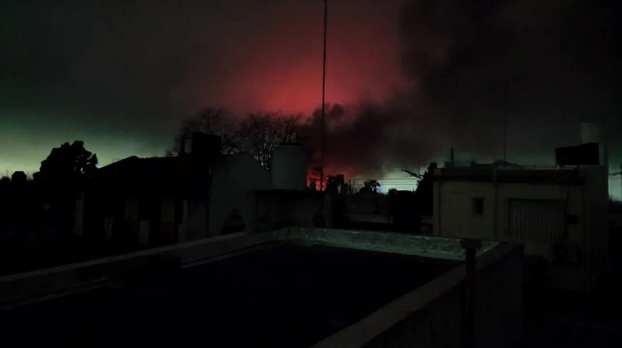 Incendio en una central de Tolosa provocó un apagón en La Plata y encendió un operativo de seguridad