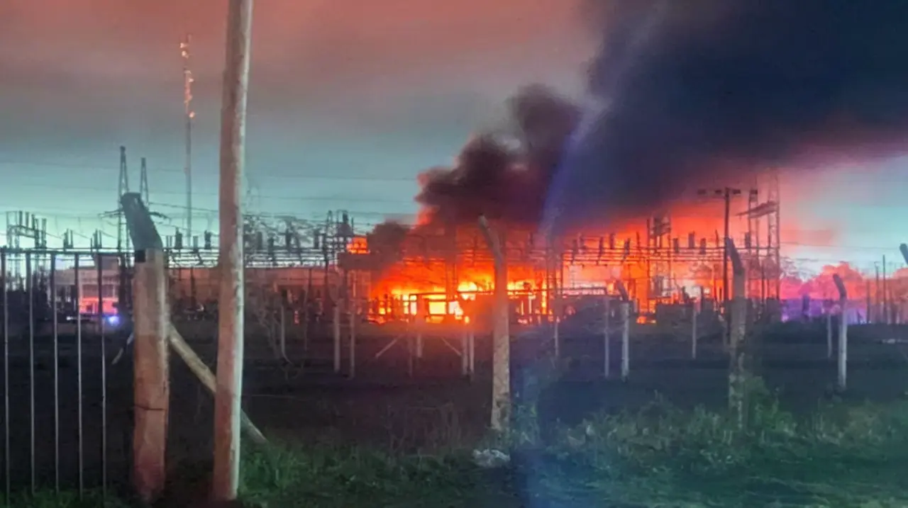 Masivo apagón en La Plata, Tolosa y Gonnet tras el incendio de una estación transformadora