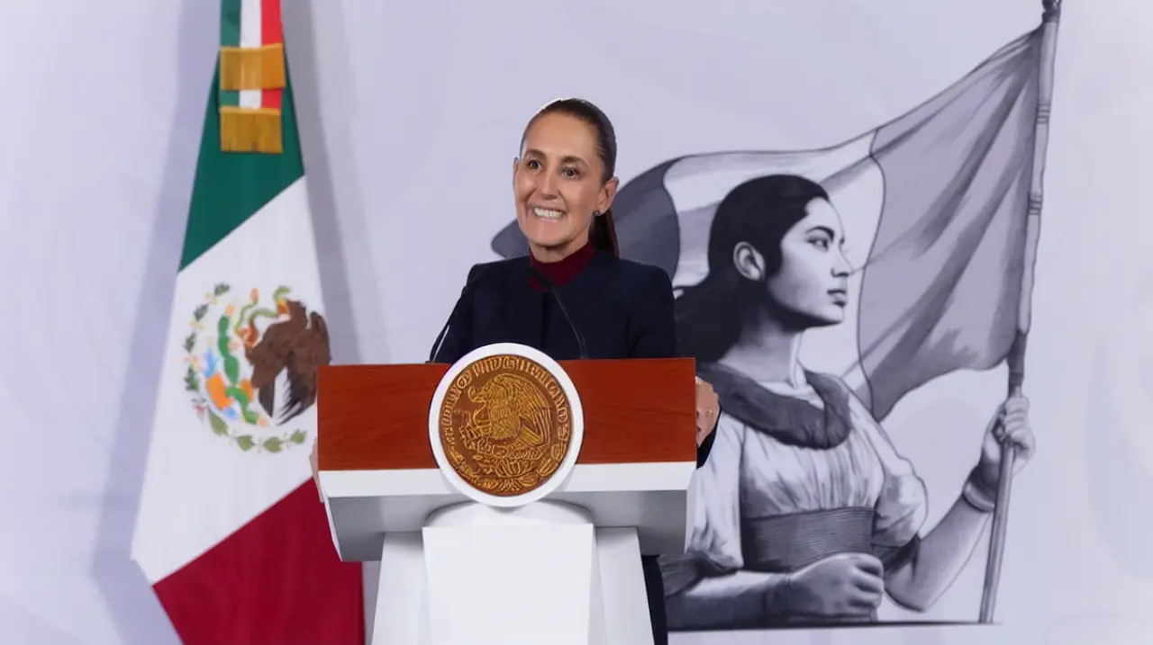 Sheinbaum encabeza la mañanera de este lunes desde Palacio Nacional