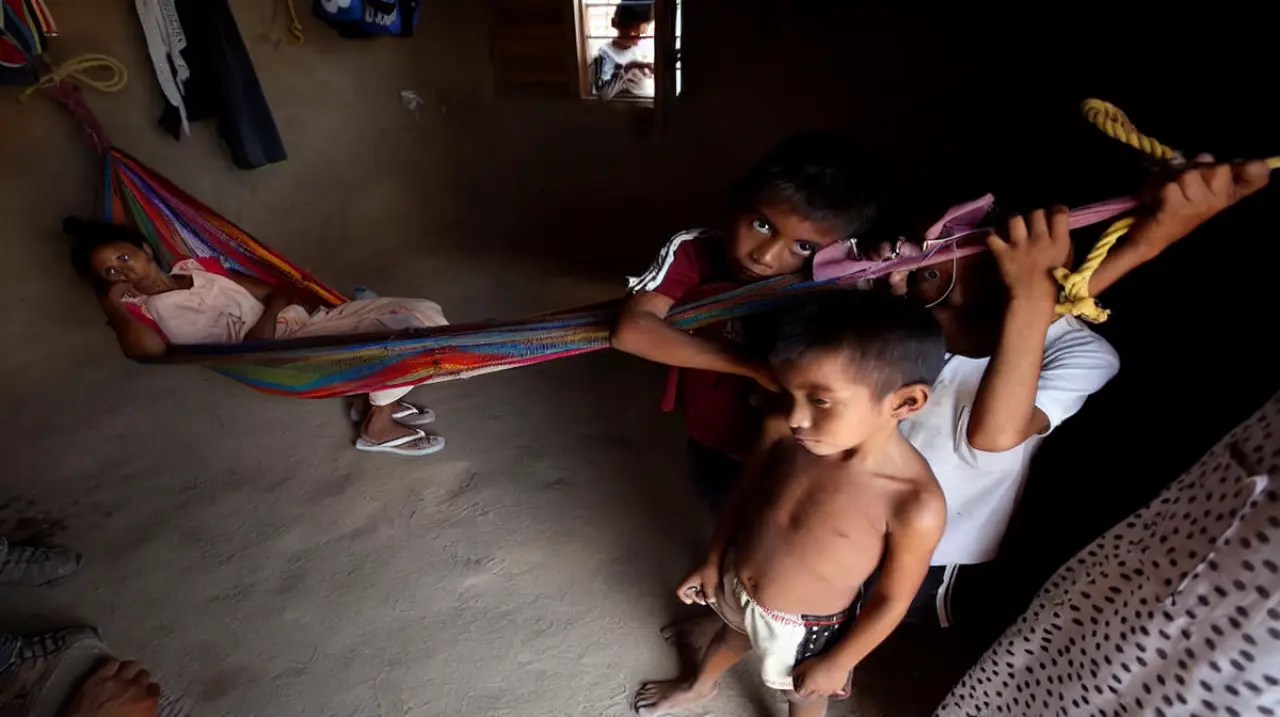 La pobreza infantil deja marcas más allá del dinero: ropa, escuela y vínculos