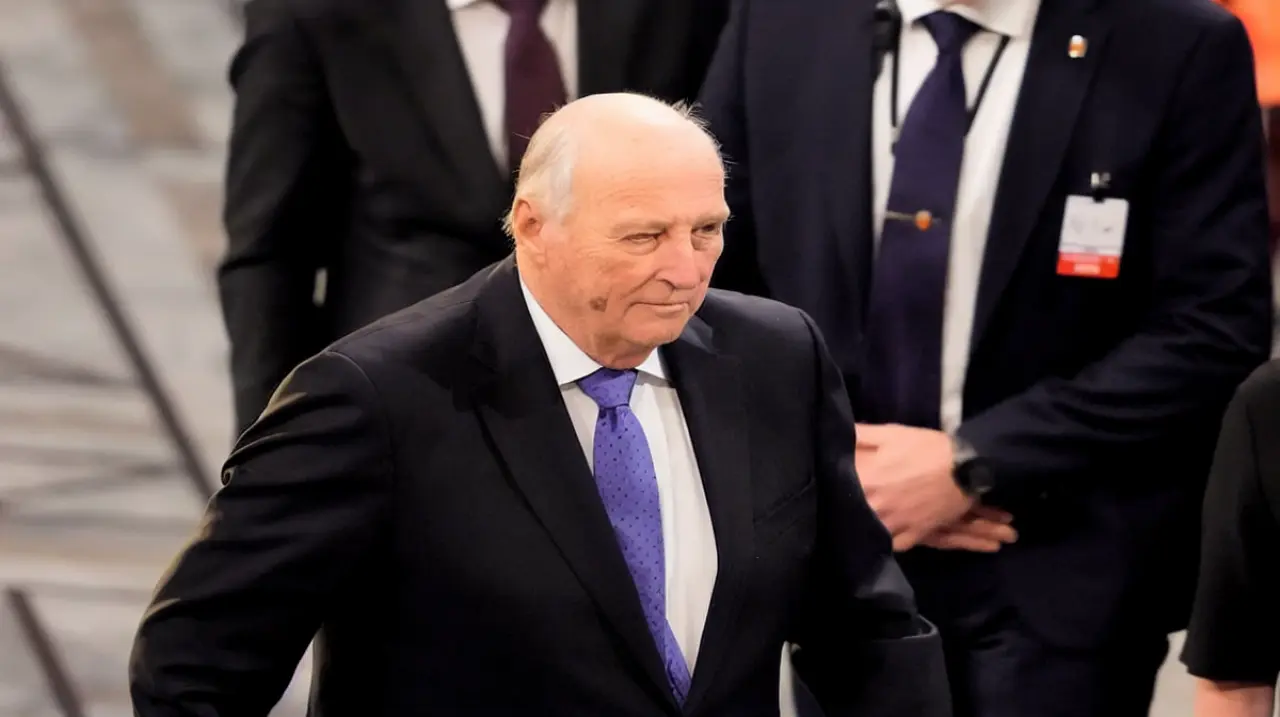 Harald V de Noruega fue internado por complicaciones de su tratamiento contra una anemia hemolítica