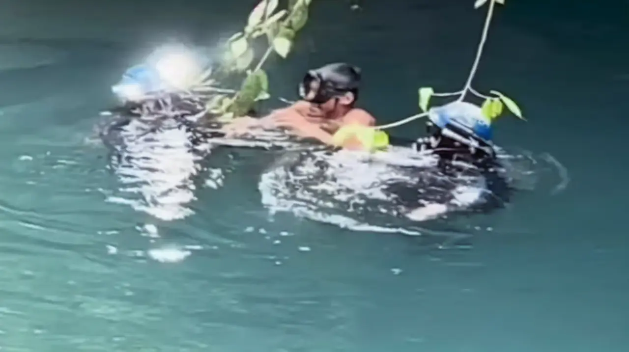 Rescatan con vida a un pescador que pasó 15 días atrapado en una cueva inundada