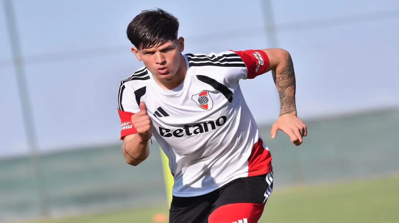 River aterriza en Bogotá sin un lateral derecho natural y con una lista diezmada