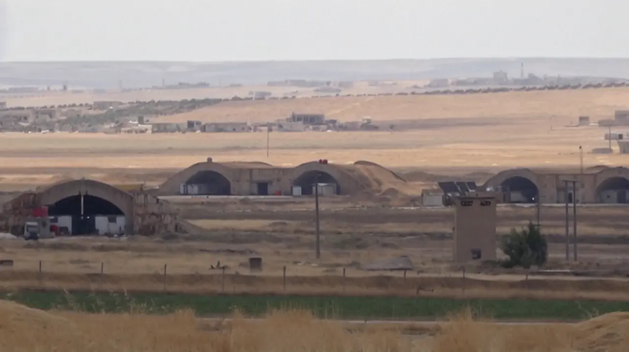Israel bombardea una base aérea siria cerca de la frontera turca y crece la tensión regional
