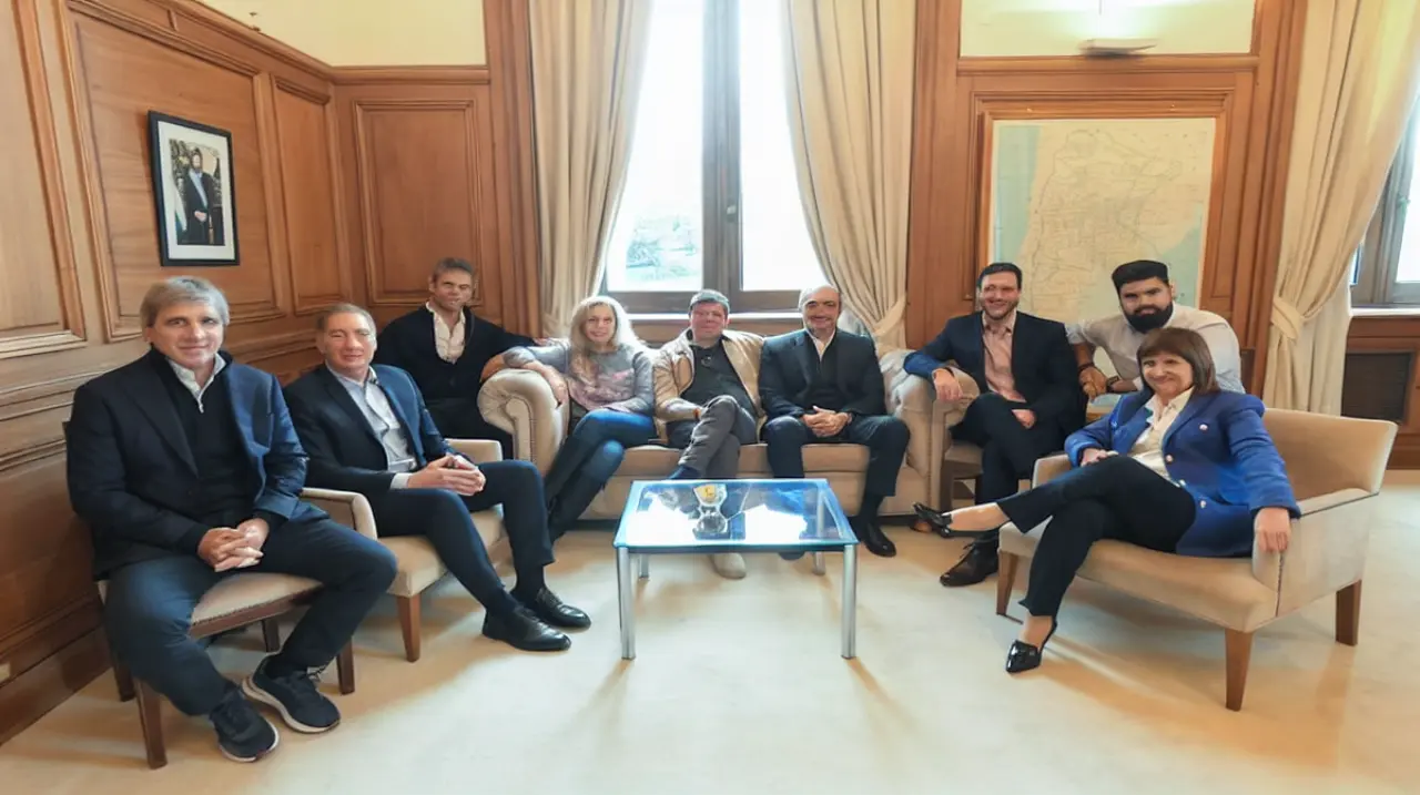 El Gobierno reúne a su mesa política para definir la estrategia legislativa y avanzar sobre las PASO