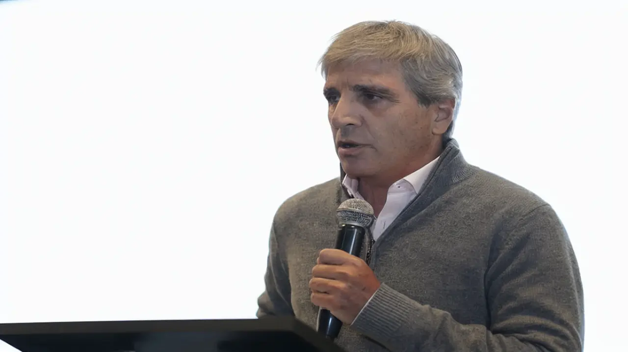 Un empresario le pidió a Caputo más impulso para la economía en un acto de campaña de LLA en Palermo