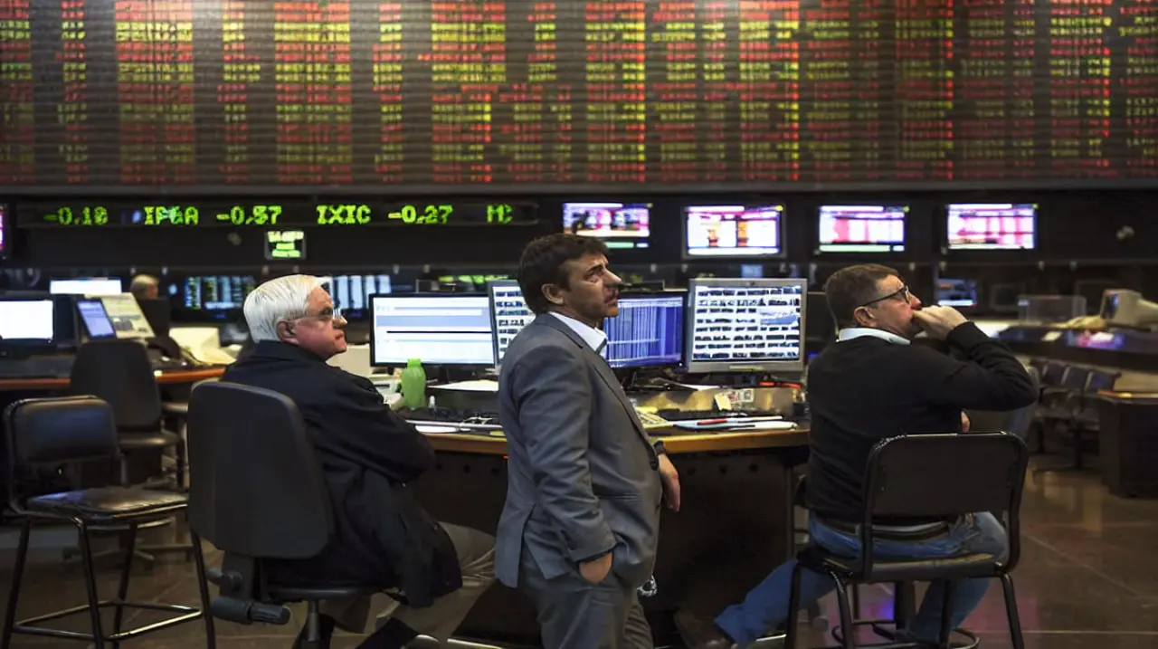 El riesgo país volvió a los 500 puntos y los bonos argentinos siguieron en baja