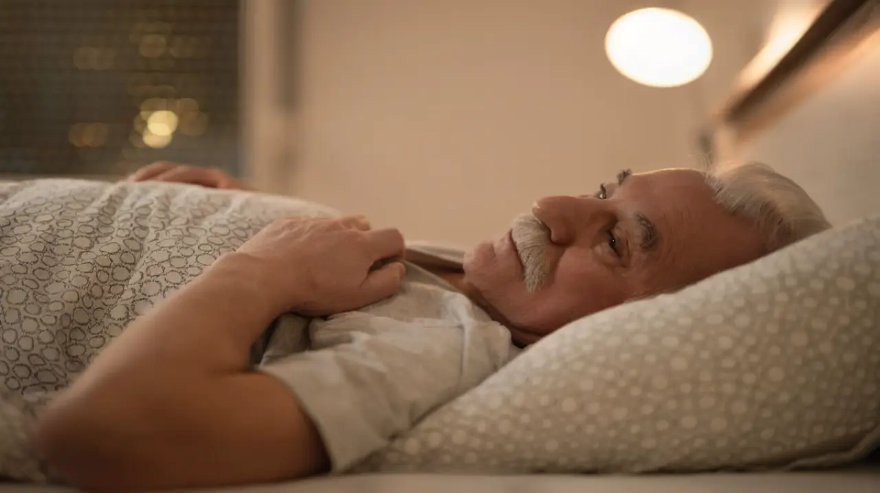 Qué alimentos conviene evitar de noche después de los 50 para dormir mejor