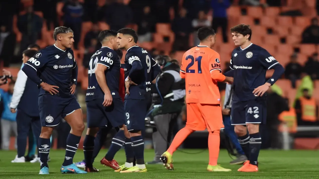 Independiente Rivadavia se despidió por penales tras una campaña invicta