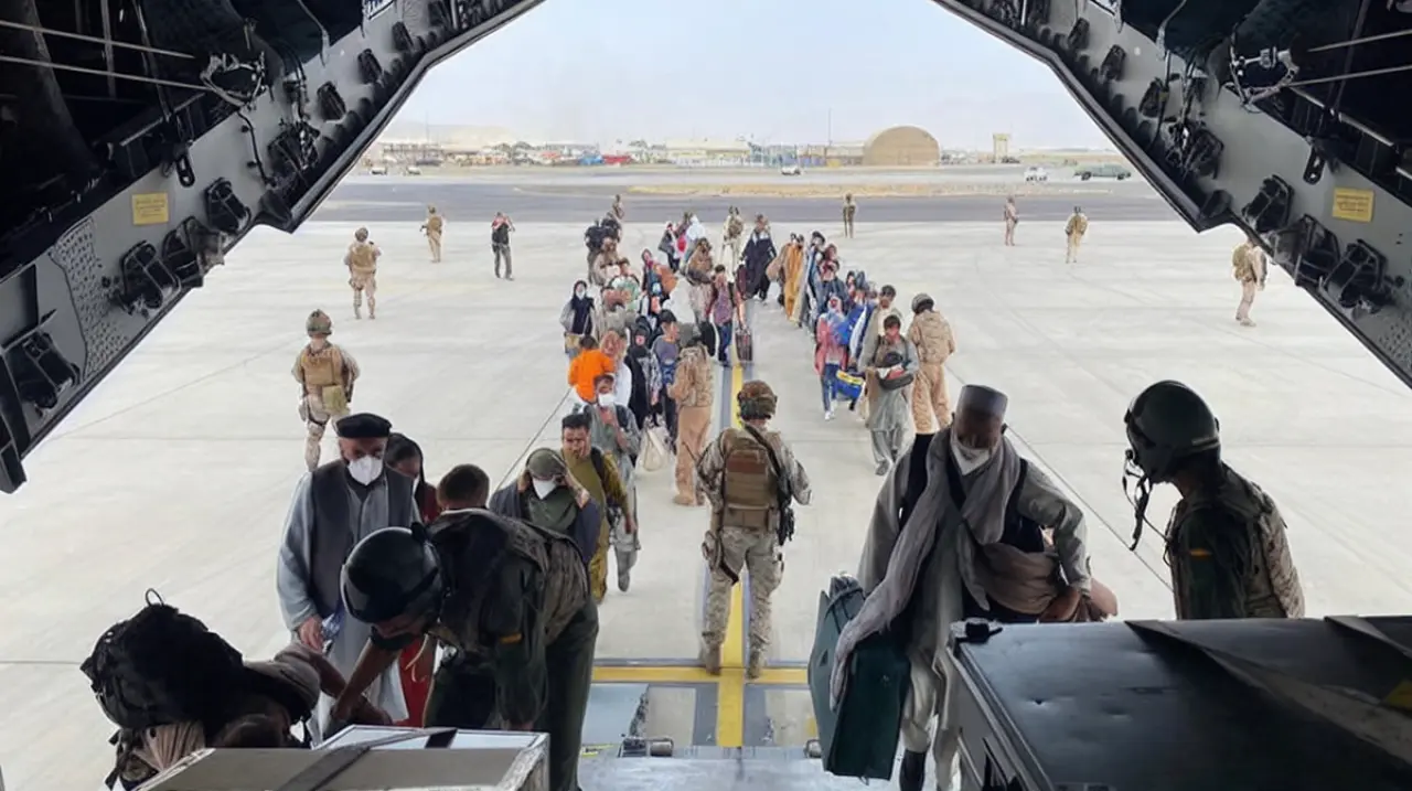 España recuerda la evacuación de más de 2.200 afganos en Kabul cinco años después del regreso talibán