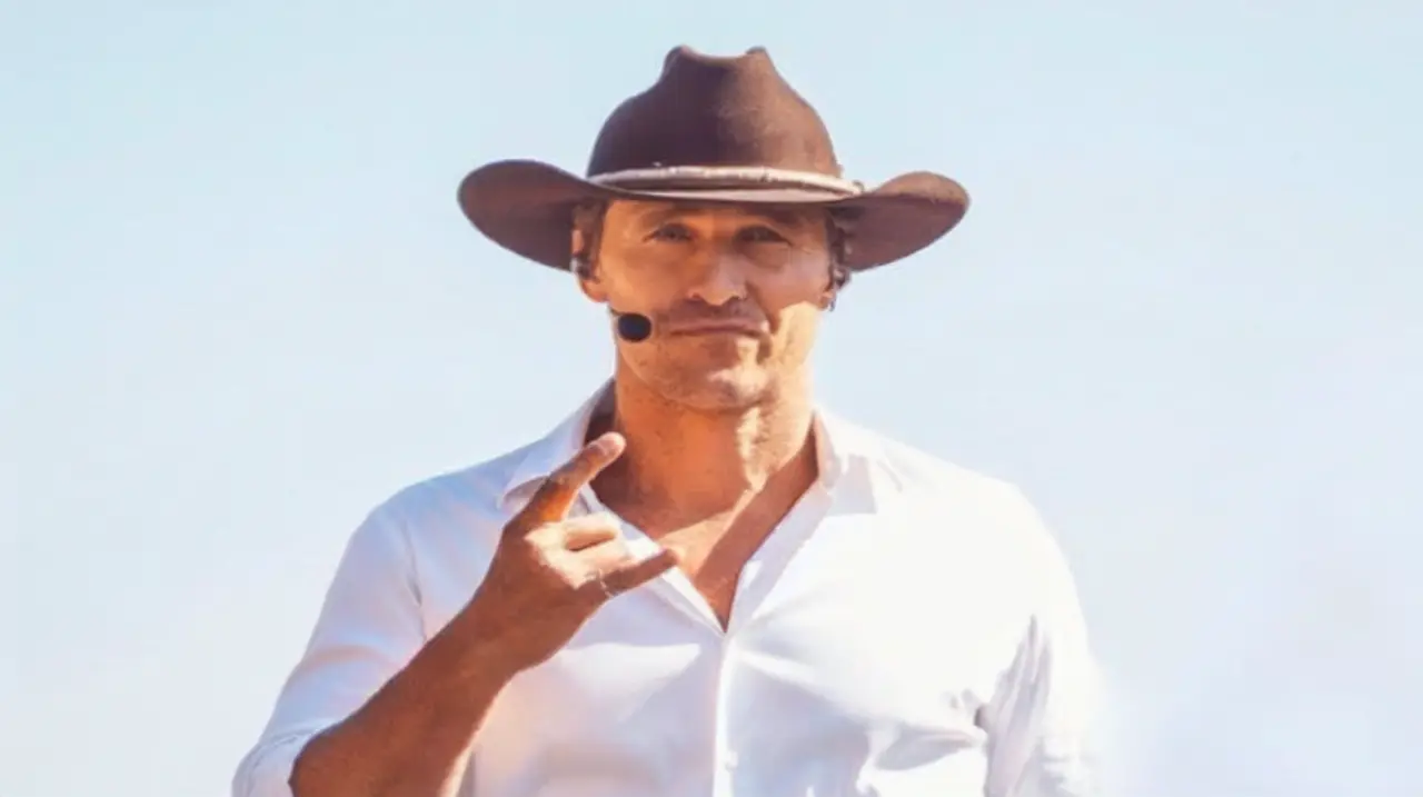 Matthew McConaughey contó que nombrar a Jennifer Lopez le evitó un problema en México