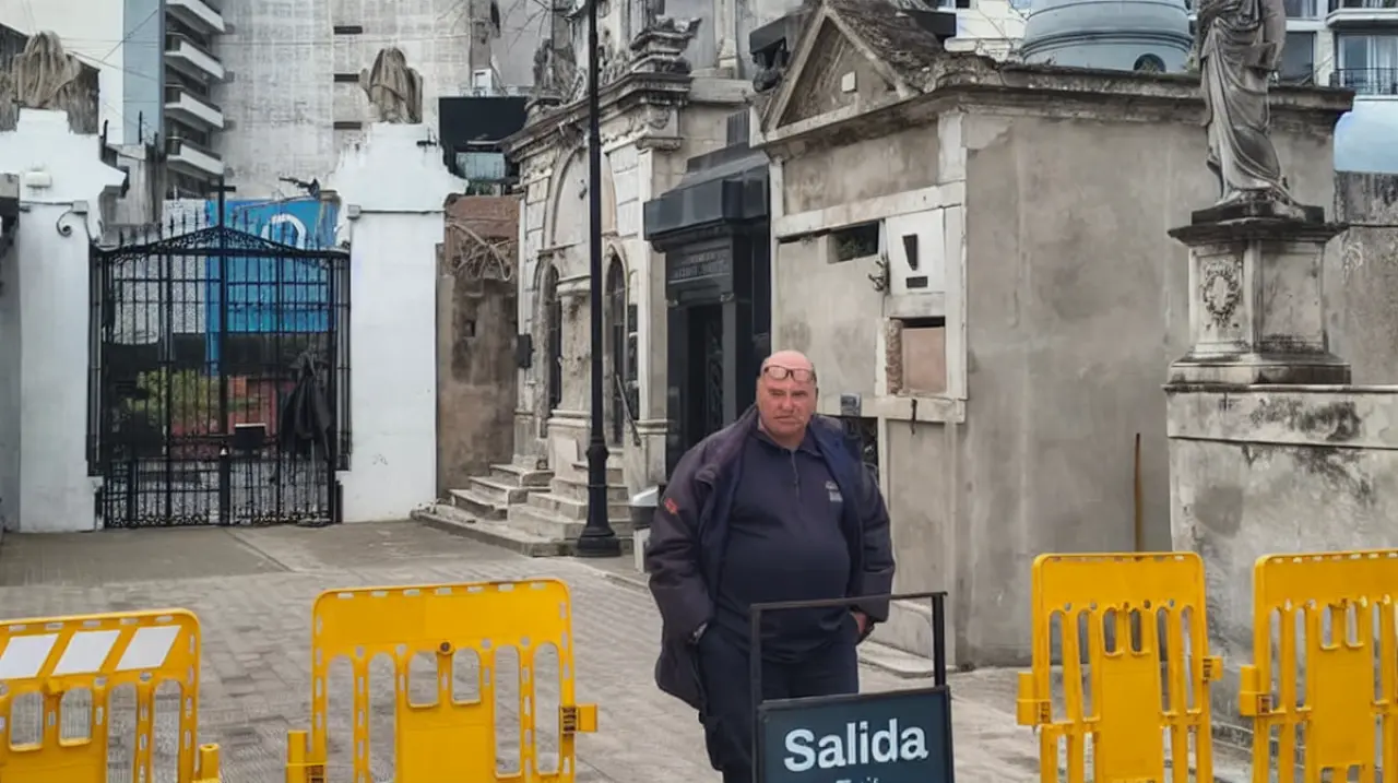 Conflicto por una bóveda de Recoleta: una heredera dice que nunca fue notificada y pidió frenar el plan de un local