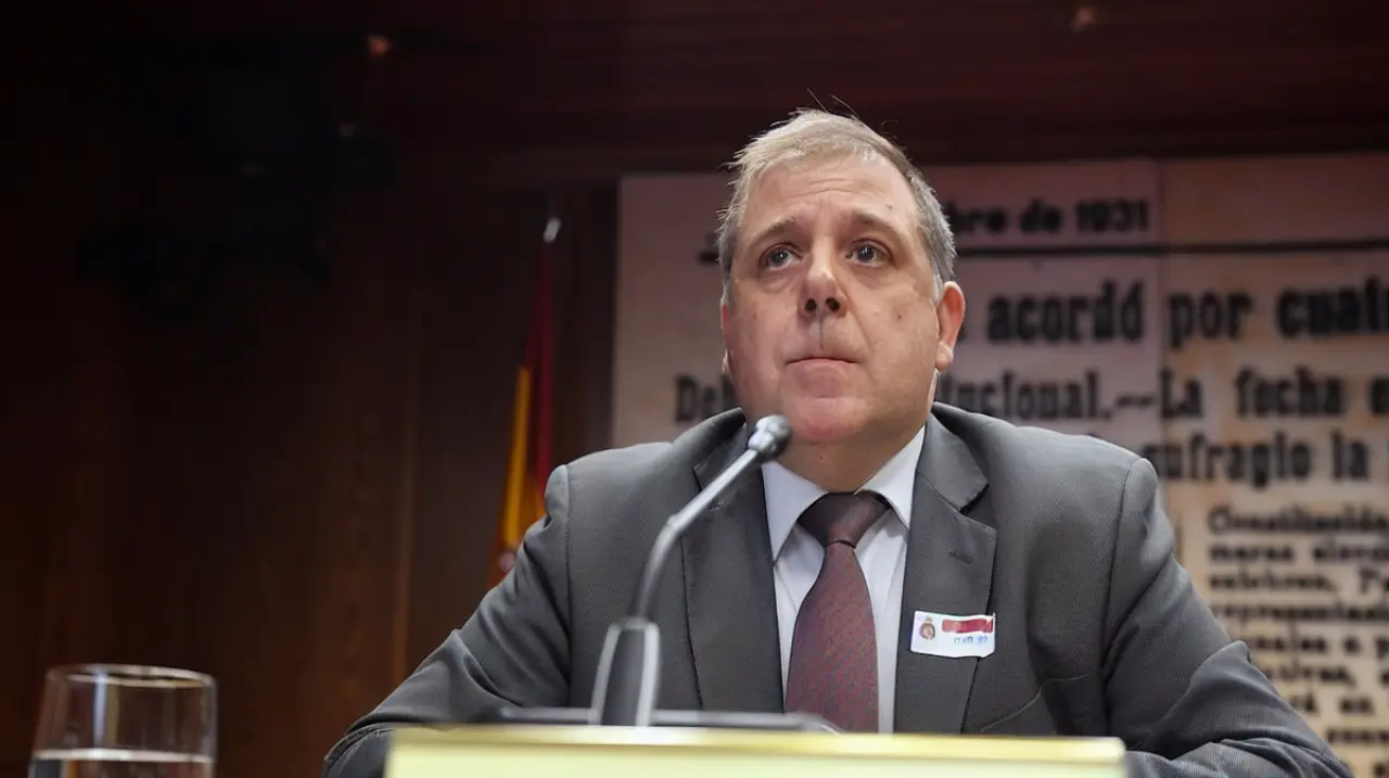 El móvil de Juanma Serrano, bajo examen judicial por sus miles de mensajes con Leire Díez
