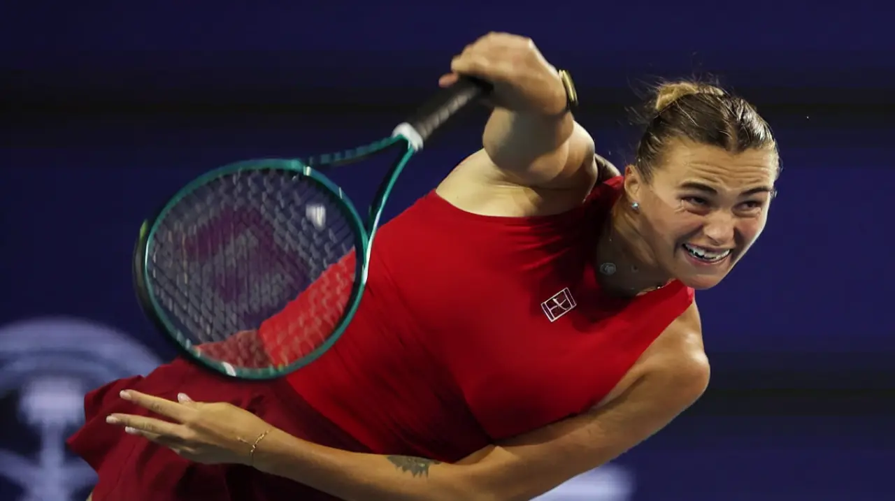 Sabalenka supera con autoridad a Wang y avanza en Cincinnati
