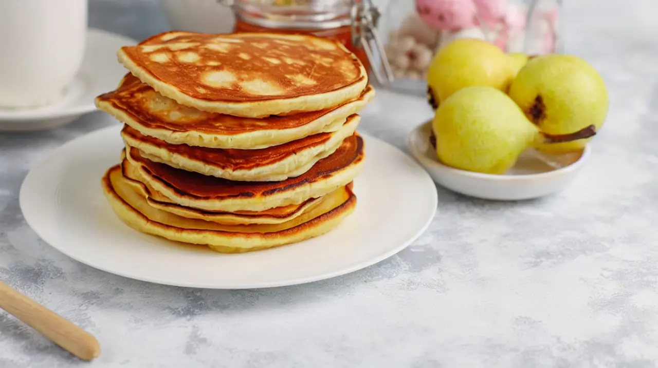 Tortitas de manzana y avena: desayuno dulce, fácil y sin azúcar añadido
